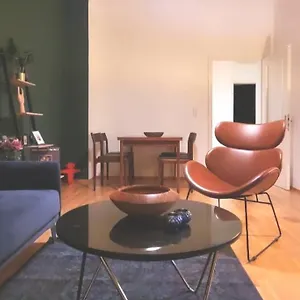 Design Altbauwohnung Mit Balkon Und Parkplatz , Leipzig Deutschland